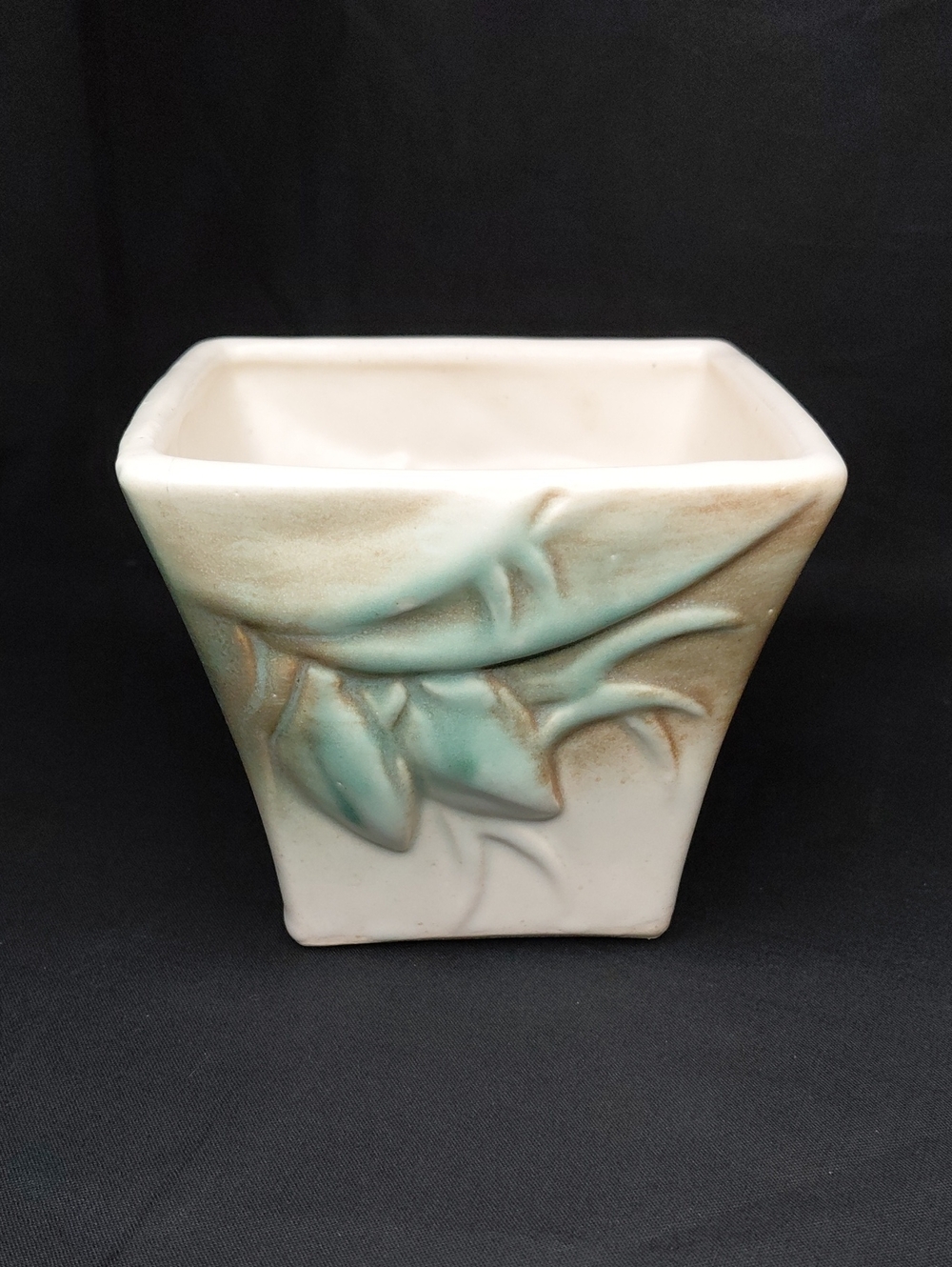 Unmarked McCoy Lilypod Planter